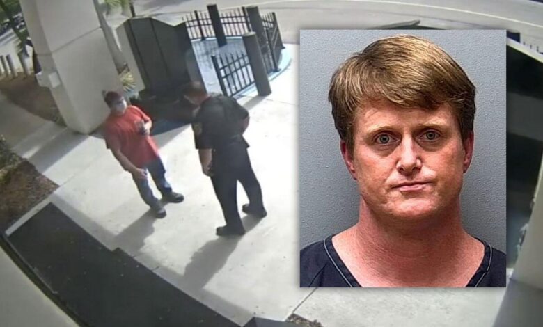 A Florida man calmly walked into the sheriff's office and confessed to the murder he committed in 2011